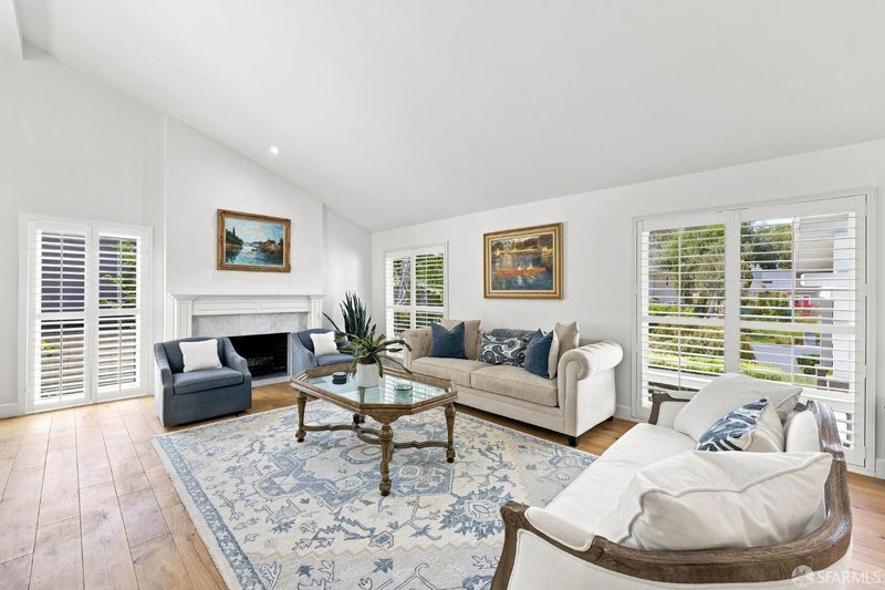 819 Columbine Court