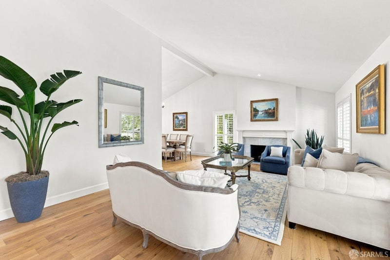 819 Columbine Court