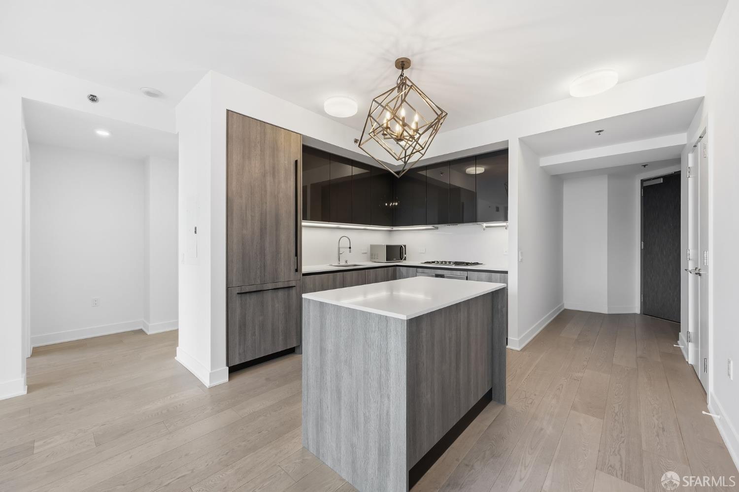338 Main Street D20H