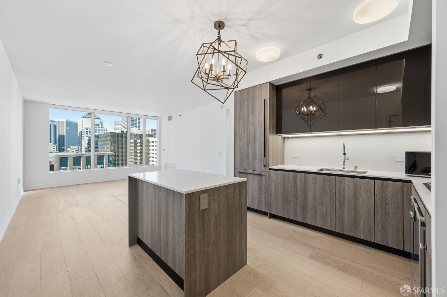 338 Main Street D20H
