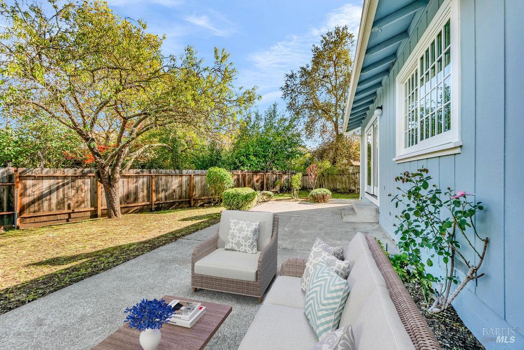 Sonoma, California 95476, United States, 3 Bedrooms Bedrooms, ,2 BathroomsBathrooms,Residential,Active,246466