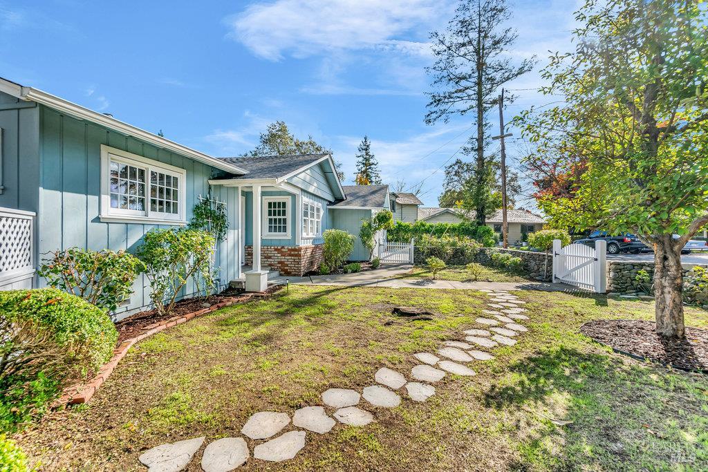 Sonoma, California 95476, United States, 3 Bedrooms Bedrooms, ,2 BathroomsBathrooms,Residential,Active,246466