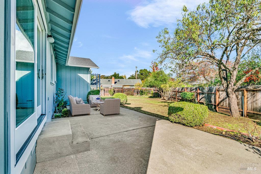 Sonoma, California 95476, United States, 3 Bedrooms Bedrooms, ,2 BathroomsBathrooms,Residential,Active,246466