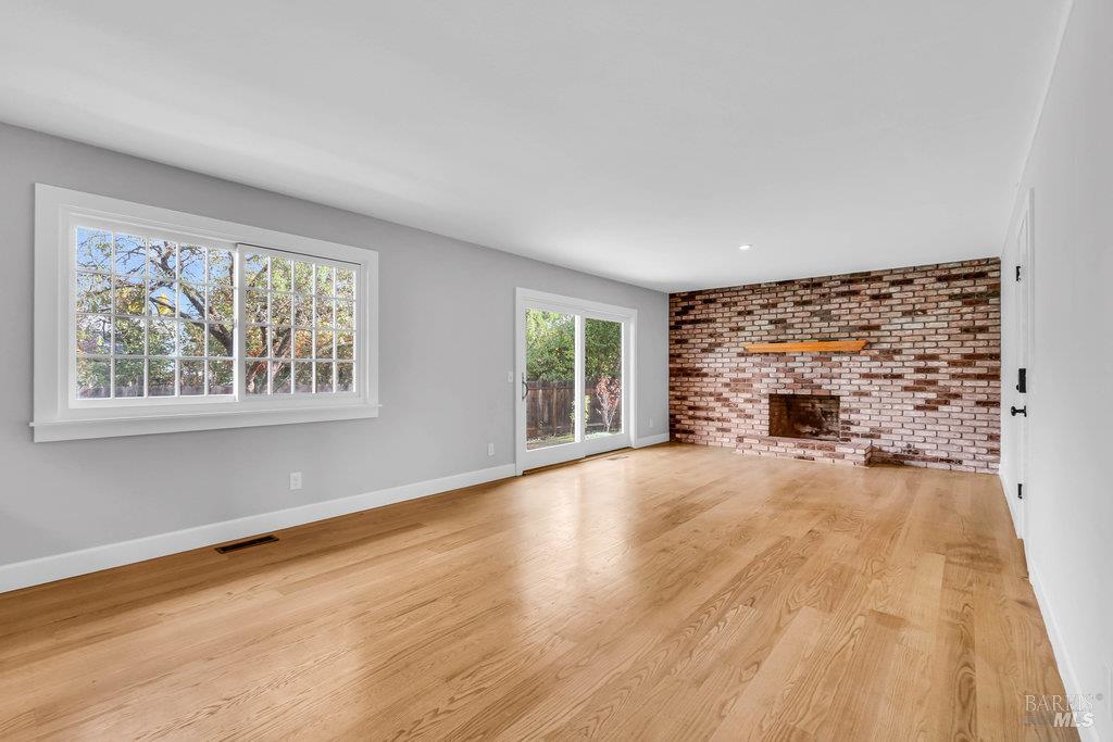 Sonoma, California 95476, United States, 3 Bedrooms Bedrooms, ,2 BathroomsBathrooms,Residential,Active,246466