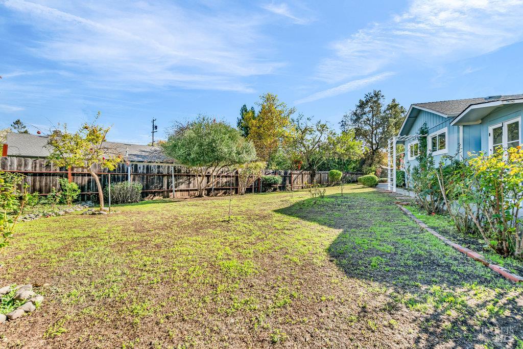 Sonoma, California 95476, United States, 3 Bedrooms Bedrooms, ,2 BathroomsBathrooms,Residential,Active,246466