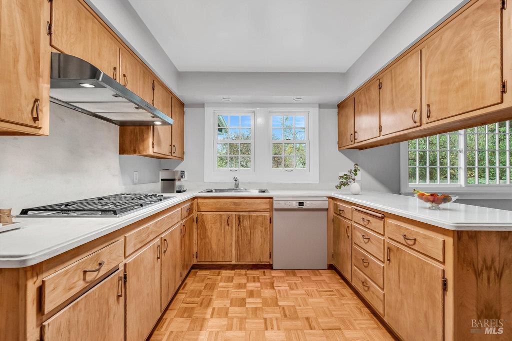 Sonoma, California 95476, United States, 3 Bedrooms Bedrooms, ,2 BathroomsBathrooms,Residential,Active,246466