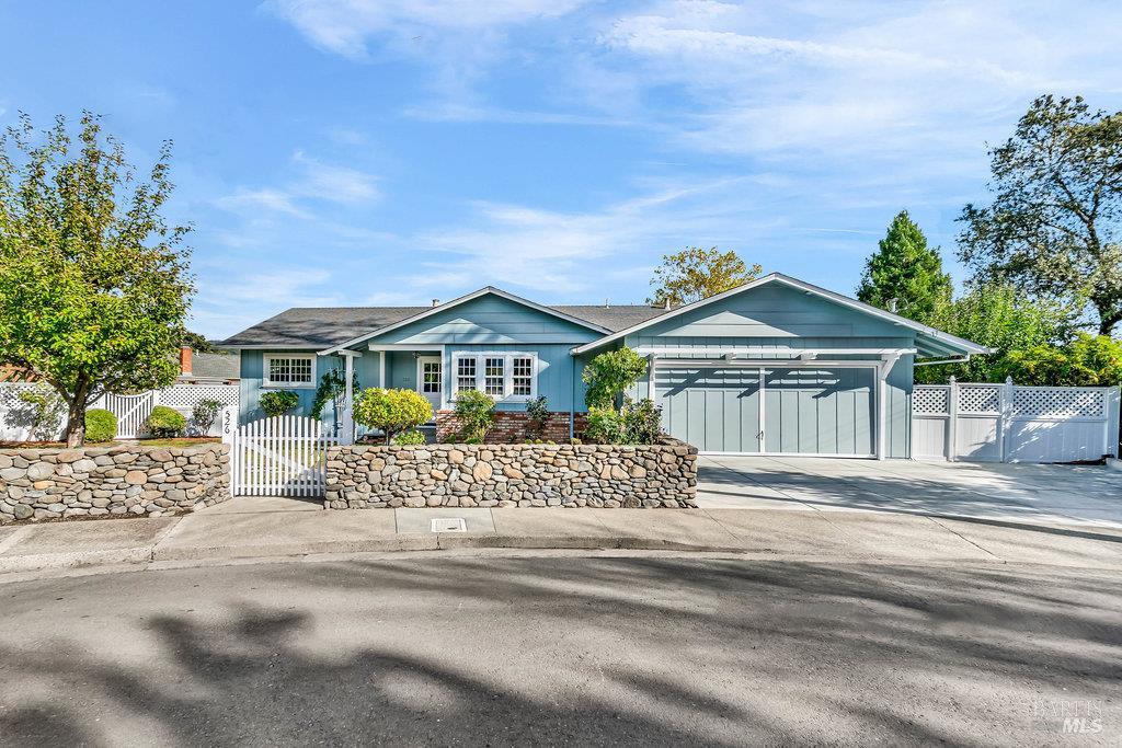 Sonoma, California 95476, United States, 3 Bedrooms Bedrooms, ,2 BathroomsBathrooms,Residential,Active,246466