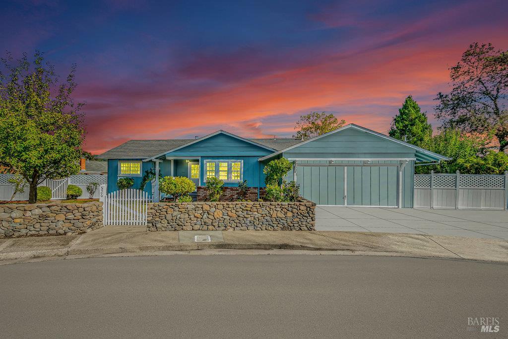 Sonoma, California 95476, United States, 3 Bedrooms Bedrooms, ,2 BathroomsBathrooms,Residential,Active,246466