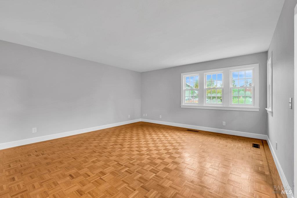 Sonoma, California 95476, United States, 3 Bedrooms Bedrooms, ,2 BathroomsBathrooms,Residential,Active,246466