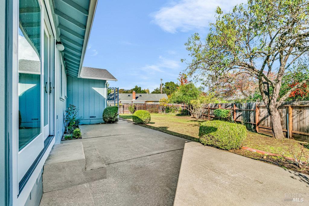 Sonoma, California 95476, United States, 3 Bedrooms Bedrooms, ,2 BathroomsBathrooms,Residential,Active,246466