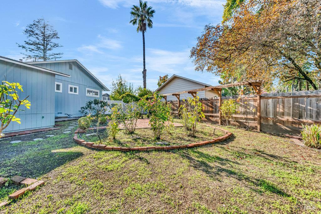 Sonoma, California 95476, United States, 3 Bedrooms Bedrooms, ,2 BathroomsBathrooms,Residential,Active,246466