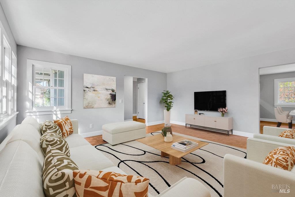 Sonoma, California 95476, United States, 3 Bedrooms Bedrooms, ,2 BathroomsBathrooms,Residential,Active,246466