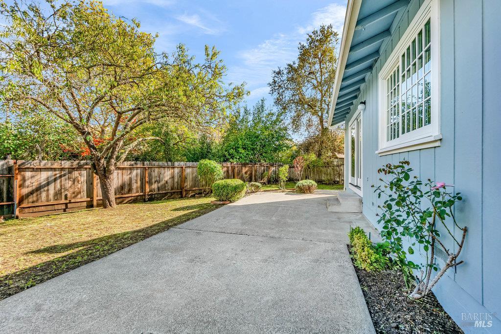 Sonoma, California 95476, United States, 3 Bedrooms Bedrooms, ,2 BathroomsBathrooms,Residential,Active,246466