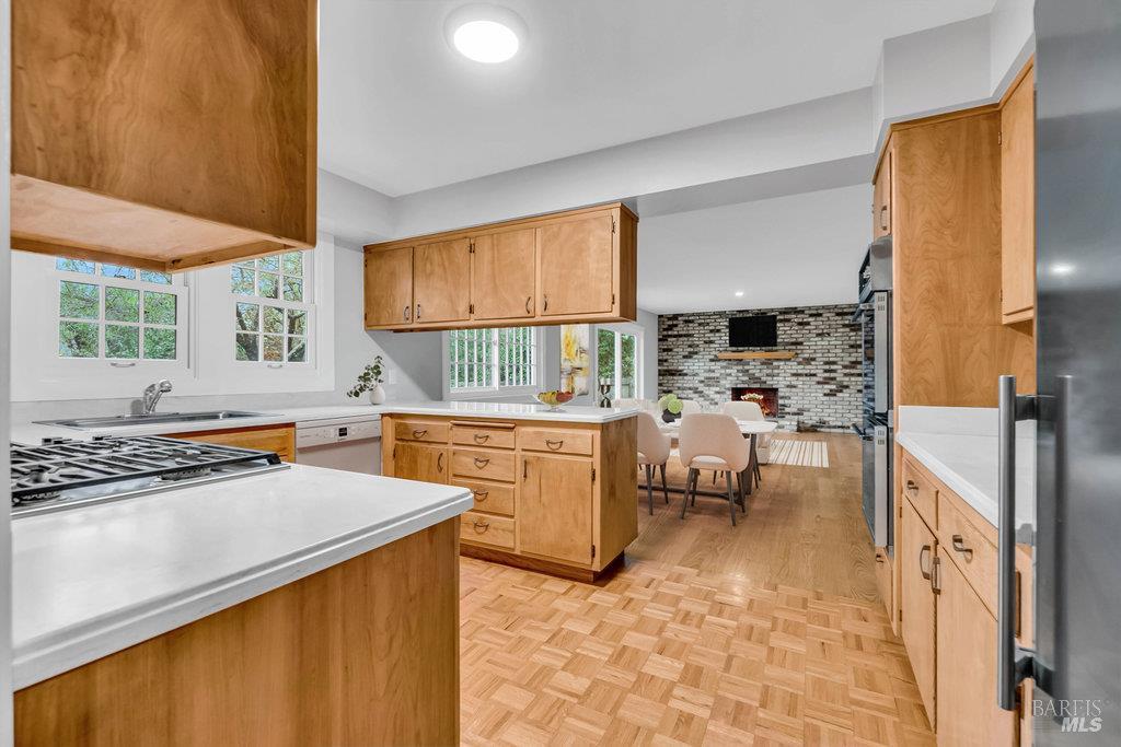 Sonoma, California 95476, United States, 3 Bedrooms Bedrooms, ,2 BathroomsBathrooms,Residential,Active,246466