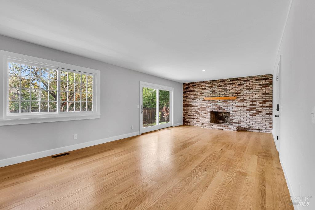 Sonoma, California 95476, United States, 3 Bedrooms Bedrooms, ,2 BathroomsBathrooms,Residential,Active,246466