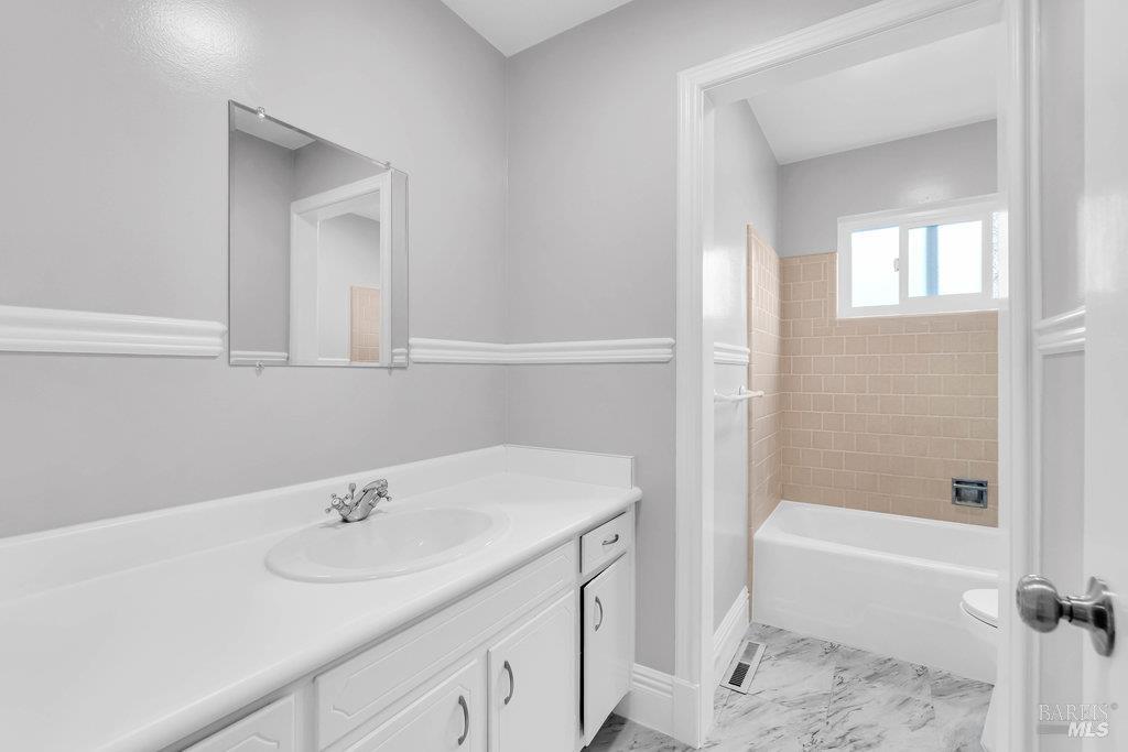 Sonoma, California 95476, United States, 3 Bedrooms Bedrooms, ,2 BathroomsBathrooms,Residential,Active,246466