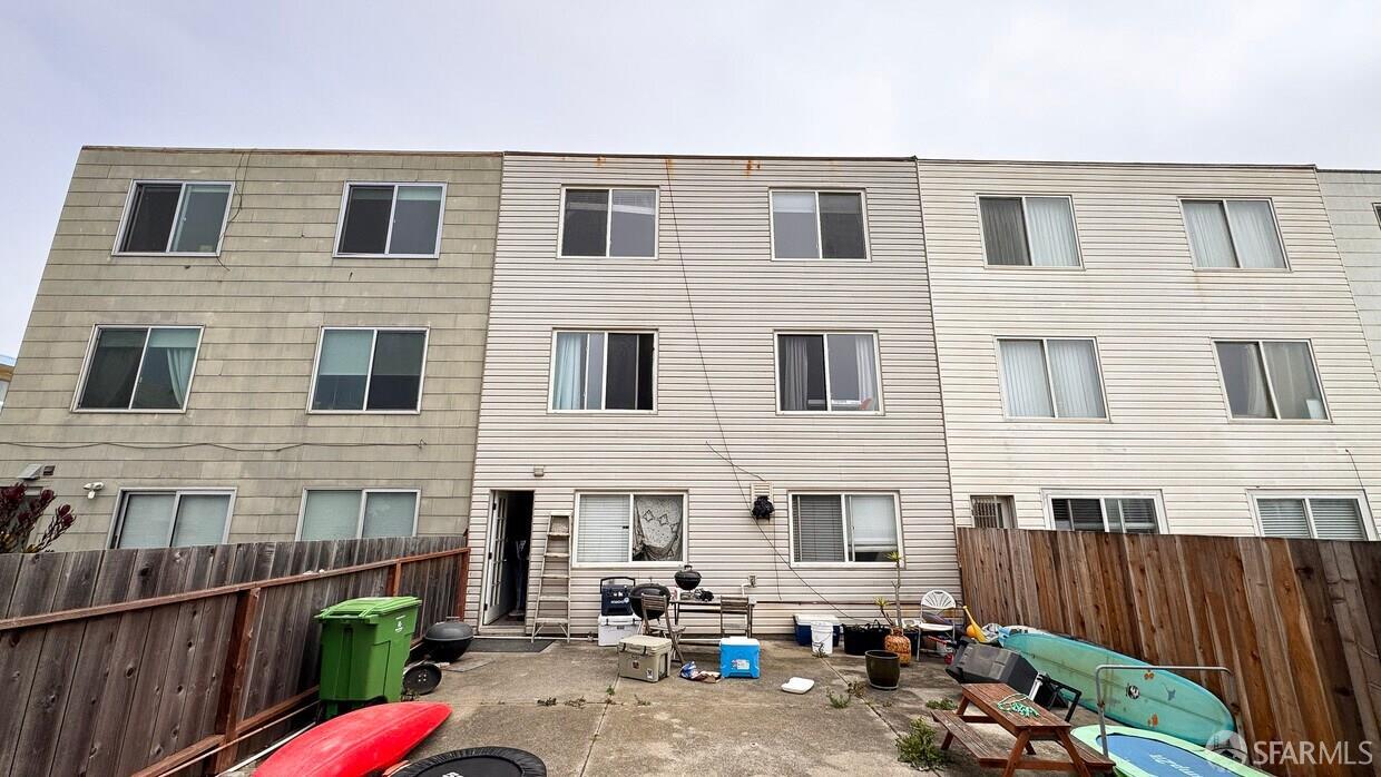 1423-1425 47th Avenue