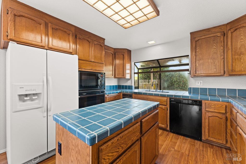 Vallejo, California 94591, United States, 3 Bedrooms Bedrooms, ,2 BathroomsBathrooms,Residential,Active,12211