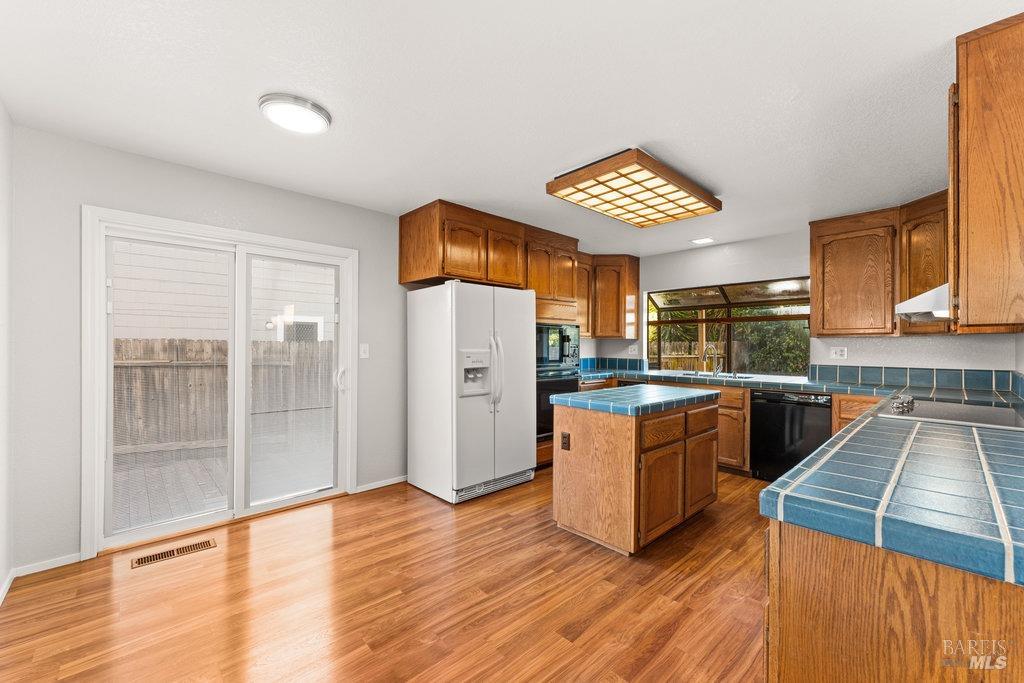 Vallejo, California 94591, United States, 3 Bedrooms Bedrooms, ,2 BathroomsBathrooms,Residential,Active,12211