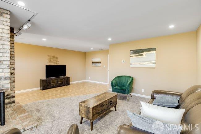 1137 Leeward Lane