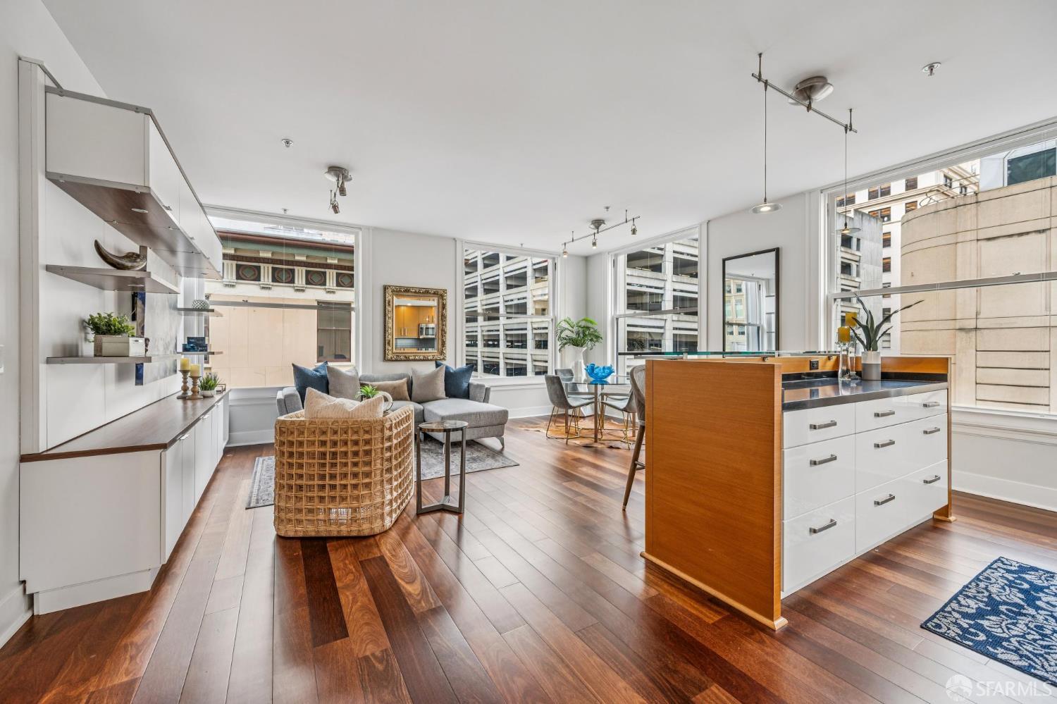 74 New Montgomery Street 516