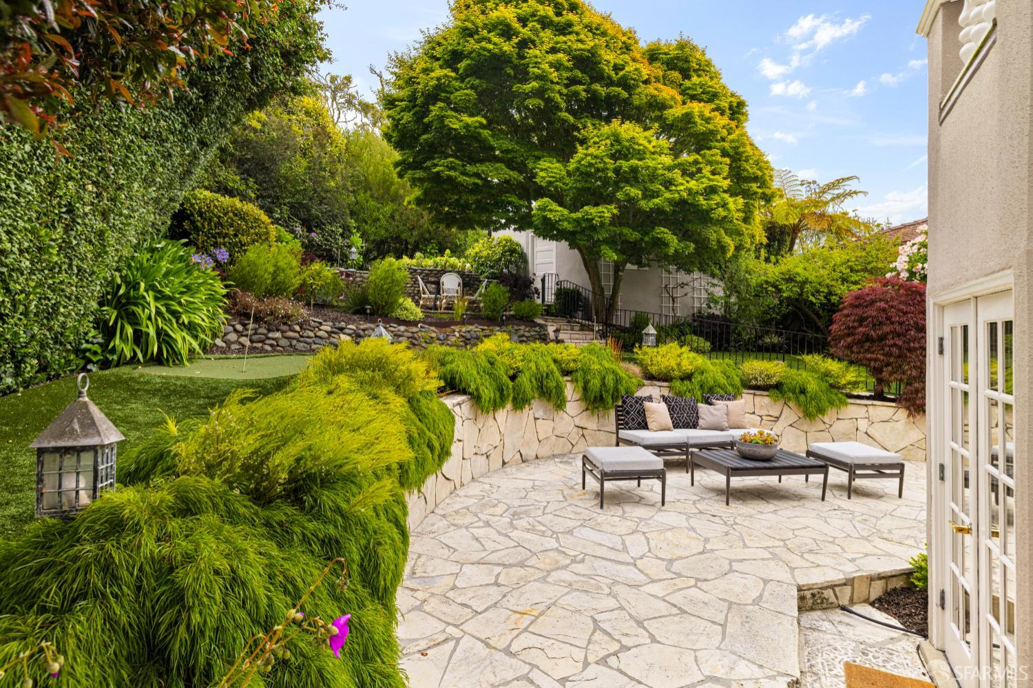 San Francisco, California 94127, United States, 4 Bedrooms Bedrooms, ,5 BathroomsBathrooms,Residential,Active,139629