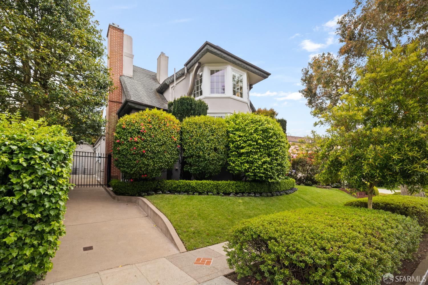 San Francisco, California 94127, United States, 4 Bedrooms Bedrooms, ,5 BathroomsBathrooms,Residential,Active,139629