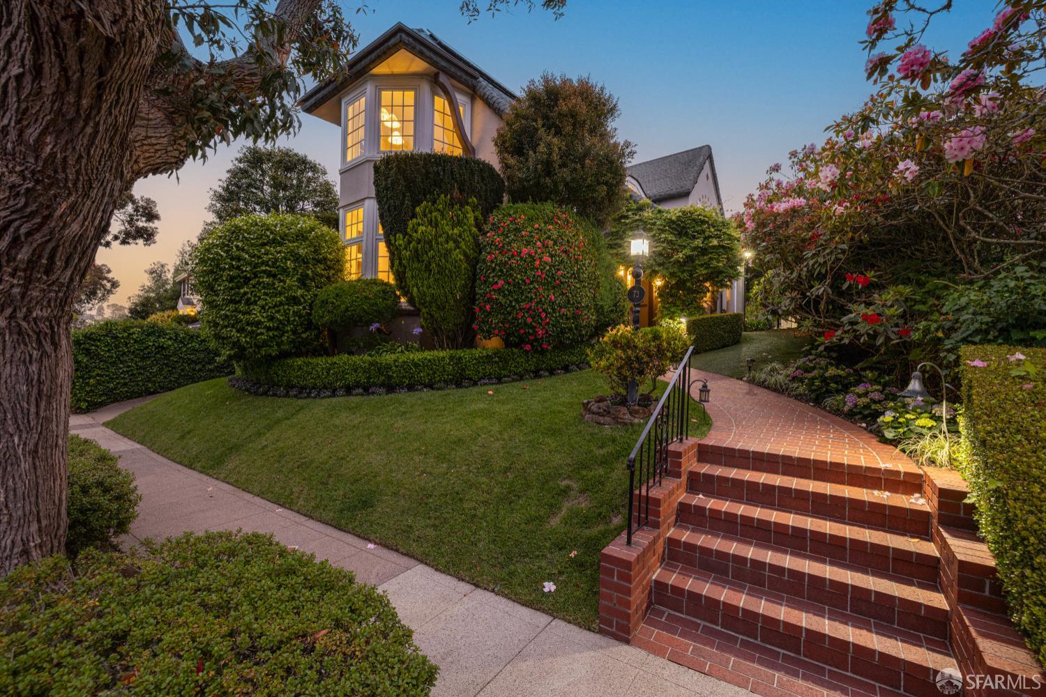 San Francisco, California 94127, United States, 4 Bedrooms Bedrooms, ,5 BathroomsBathrooms,Residential,Active,139629