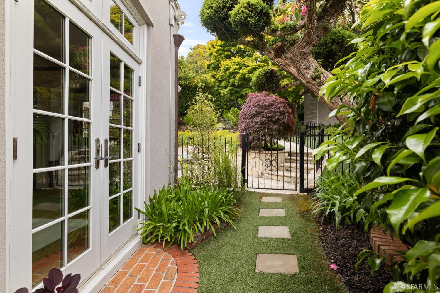 San Francisco, California 94127, United States, 4 Bedrooms Bedrooms, ,5 BathroomsBathrooms,Residential,Active,139629