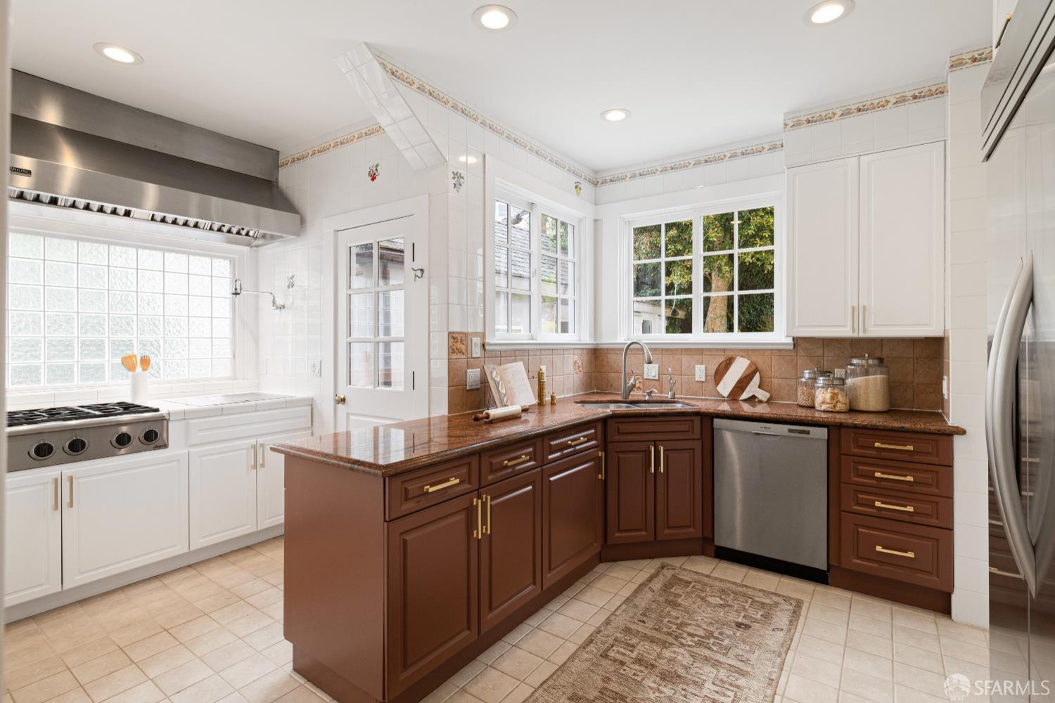 San Francisco, California 94127, United States, 4 Bedrooms Bedrooms, ,5 BathroomsBathrooms,Residential,Active,139629