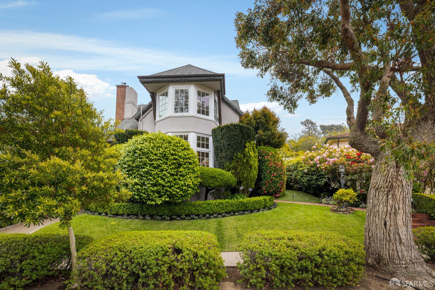 San Francisco, California 94127, United States, 4 Bedrooms Bedrooms, ,5 BathroomsBathrooms,Residential,Active,139629