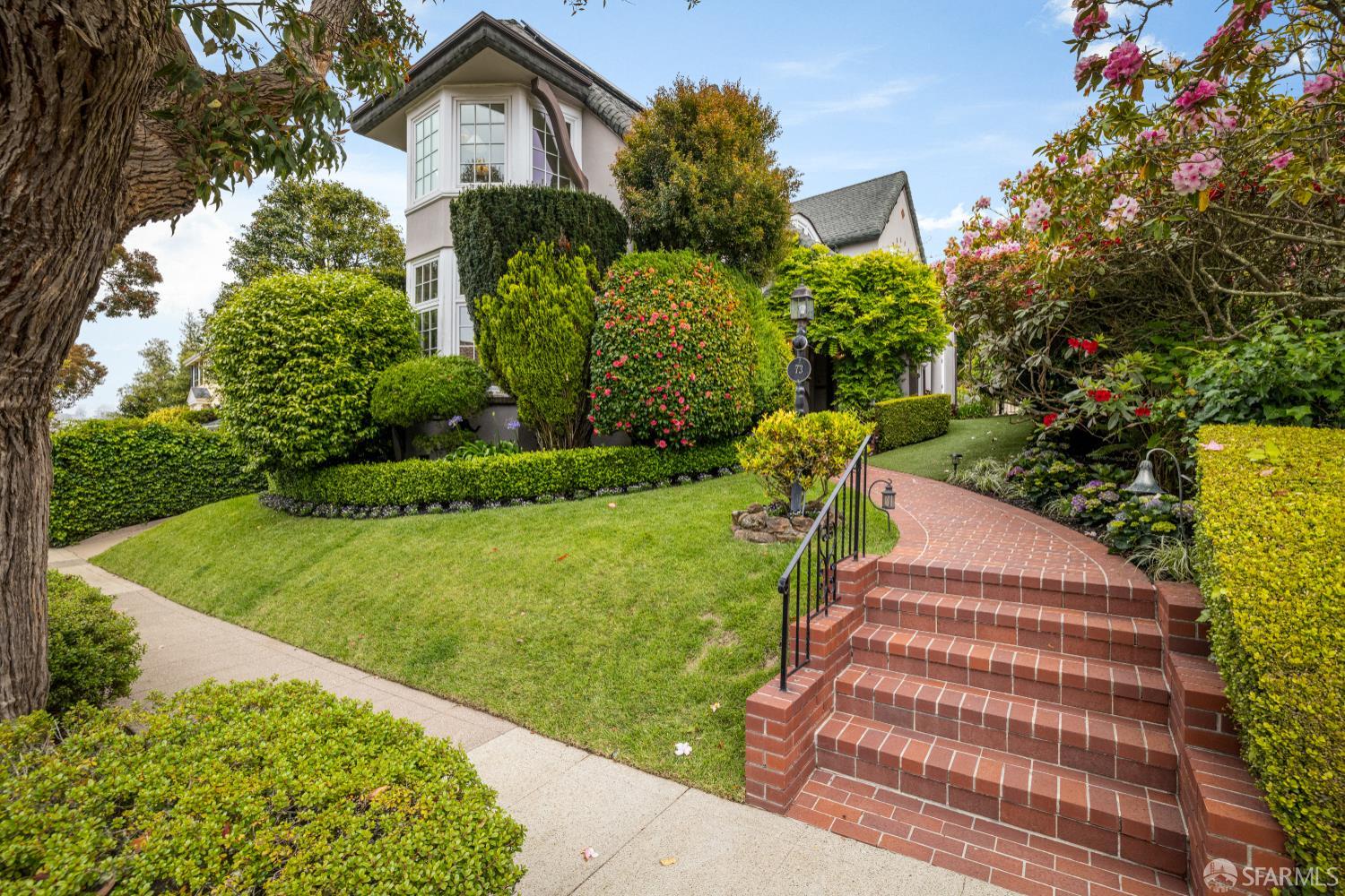 San Francisco, California 94127, United States, 4 Bedrooms Bedrooms, ,5 BathroomsBathrooms,Residential,Active,139629