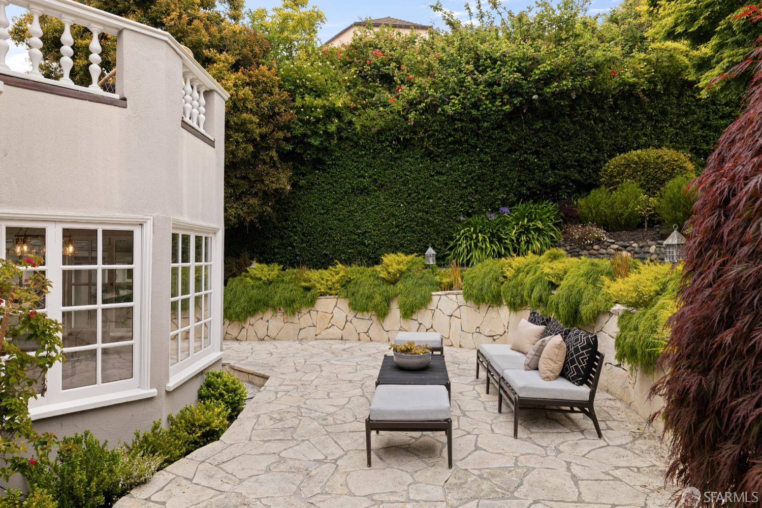 San Francisco, California 94127, United States, 4 Bedrooms Bedrooms, ,5 BathroomsBathrooms,Residential,Active,139629