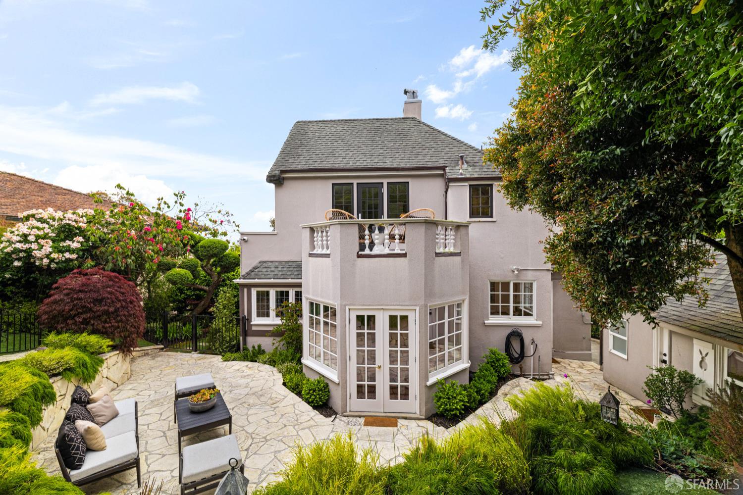 San Francisco, California 94127, United States, 4 Bedrooms Bedrooms, ,5 BathroomsBathrooms,Residential,Active,139629