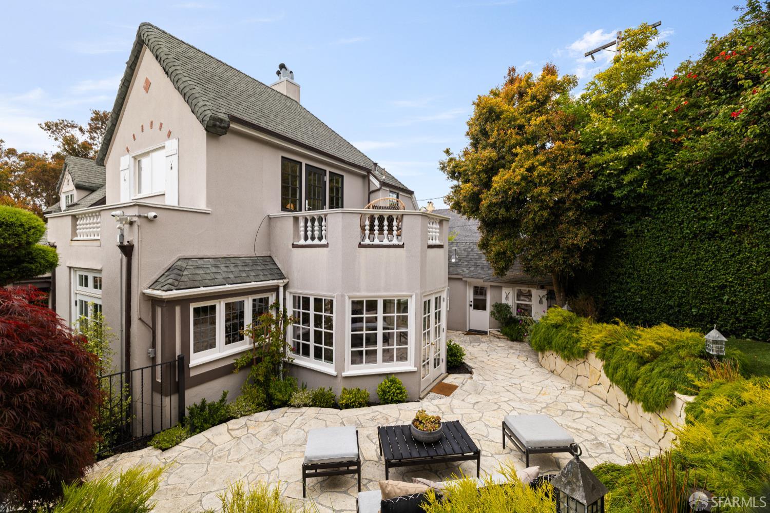 San Francisco, California 94127, United States, 4 Bedrooms Bedrooms, ,5 BathroomsBathrooms,Residential,Active,139629