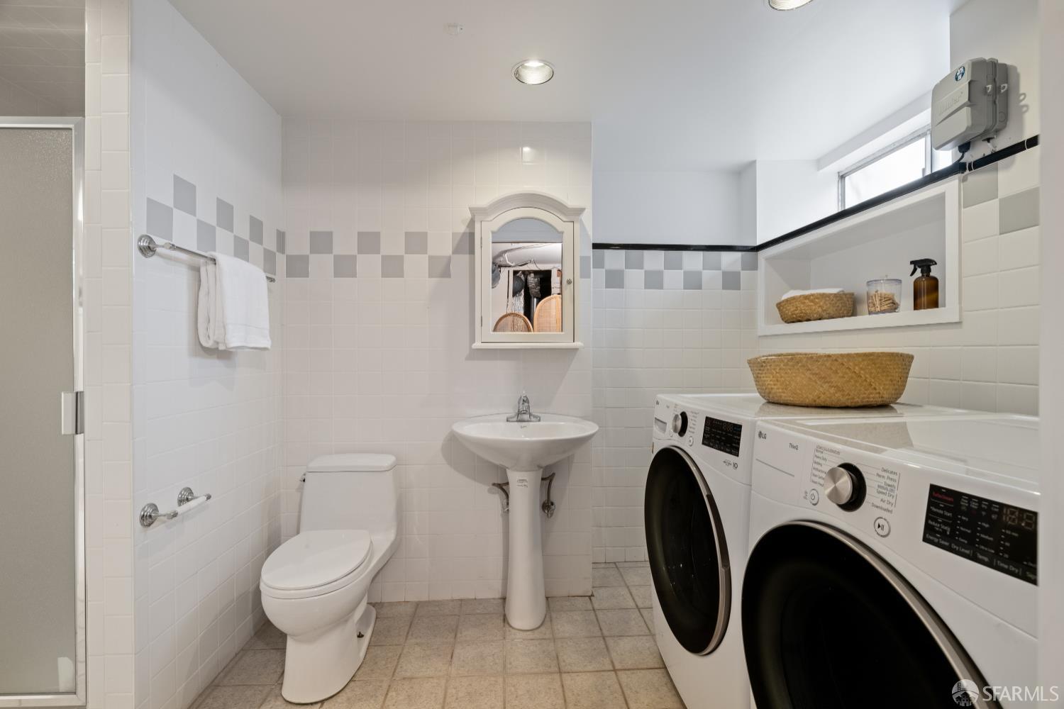 San Francisco, California 94127, United States, 4 Bedrooms Bedrooms, ,5 BathroomsBathrooms,Residential,Active,139629