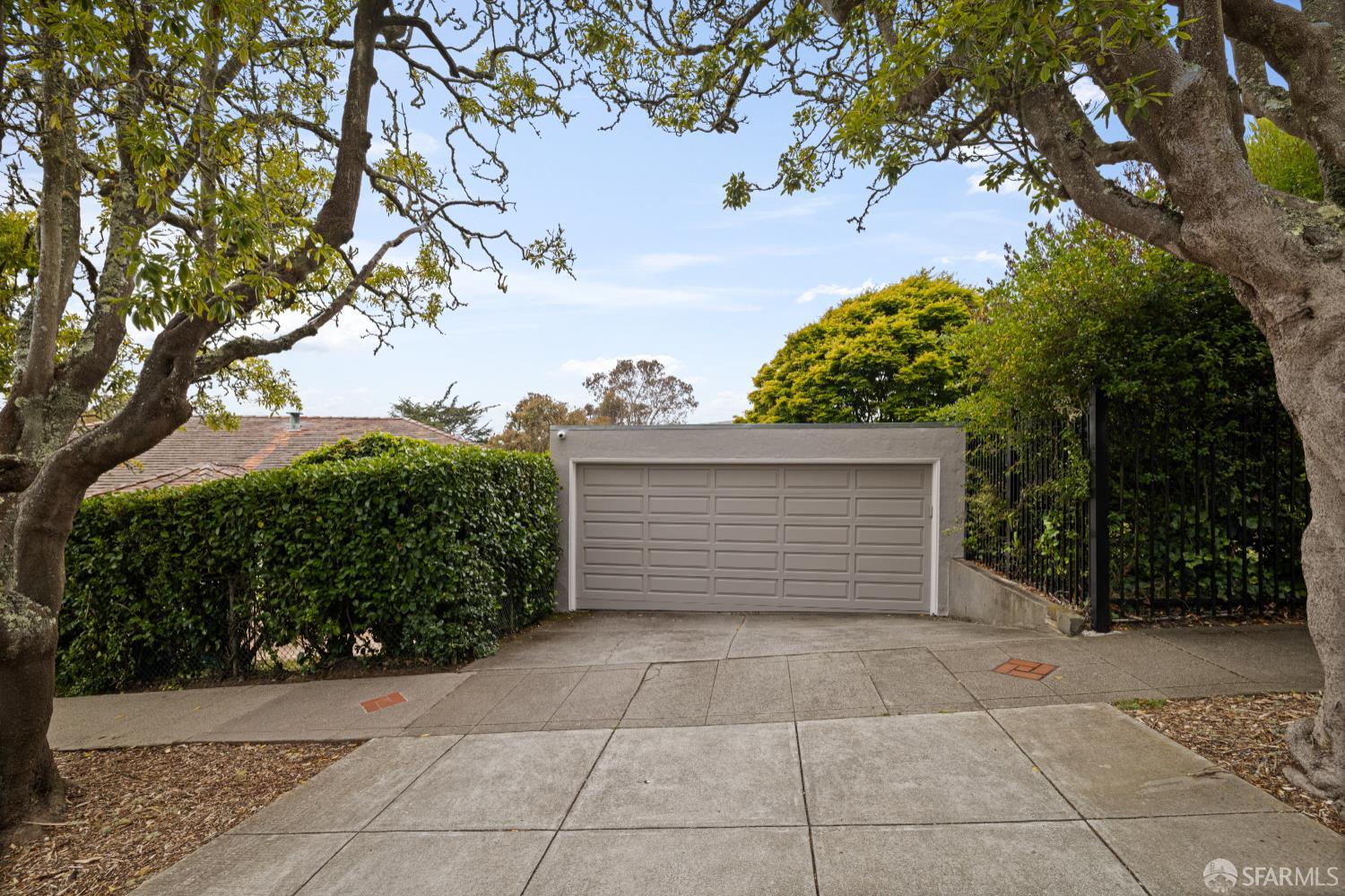 San Francisco, California 94127, United States, 4 Bedrooms Bedrooms, ,5 BathroomsBathrooms,Residential,Active,139629