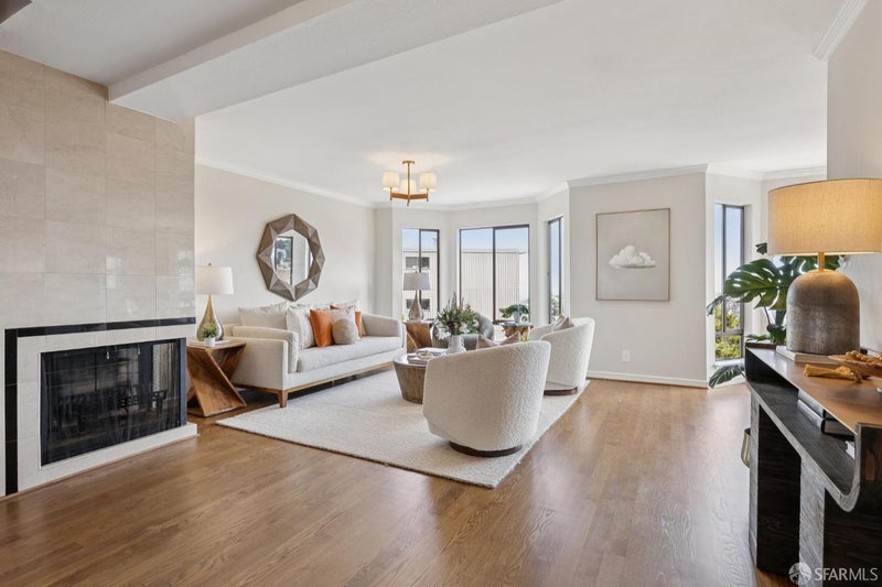 536 Roosevelt Way