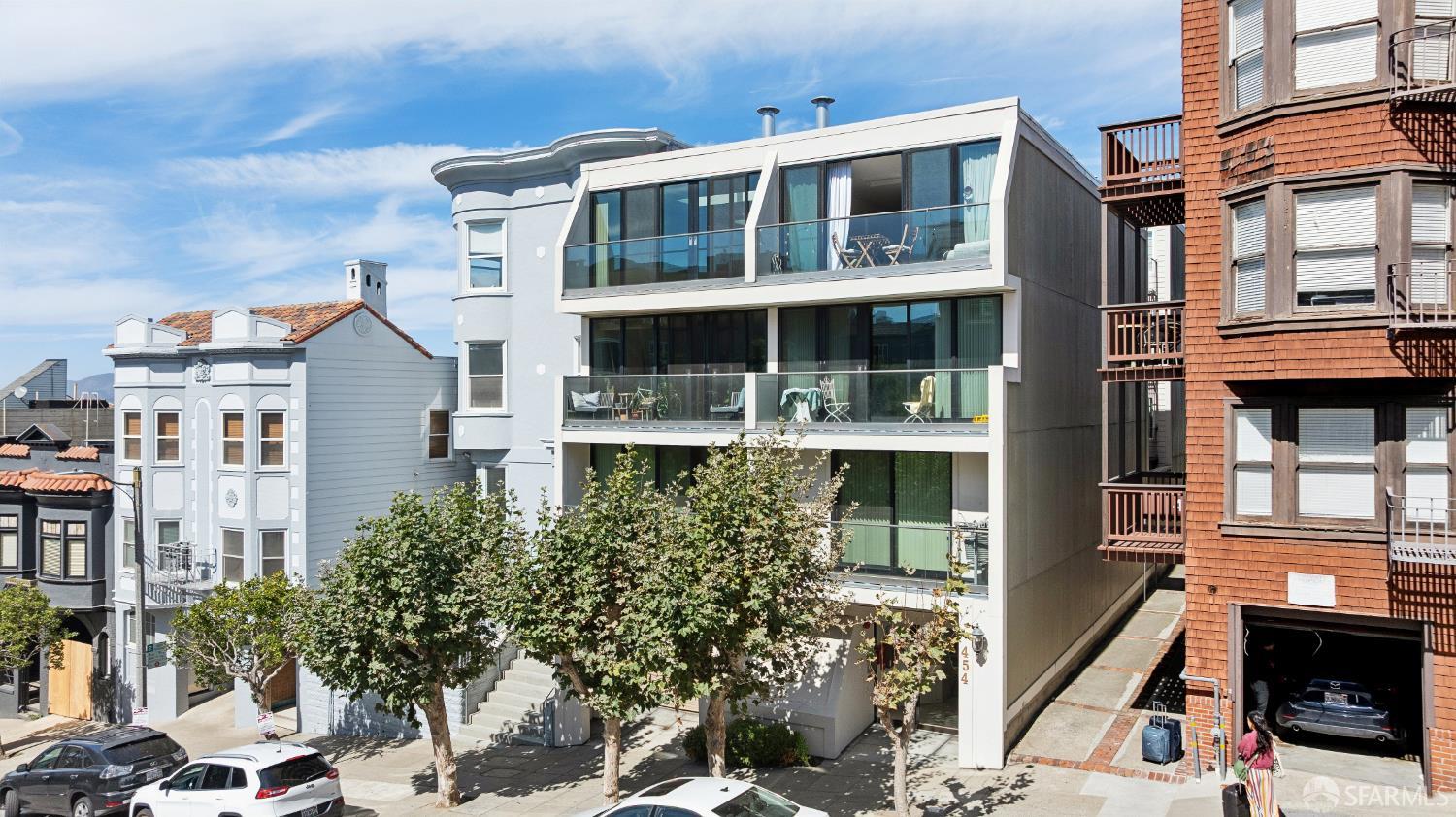 454 Lombard Street 9