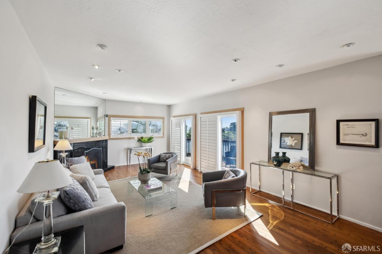 San Francisco, California 94131, United States, 3 Bedrooms Bedrooms, ,4 BathroomsBathrooms,Residential,Pending,4235