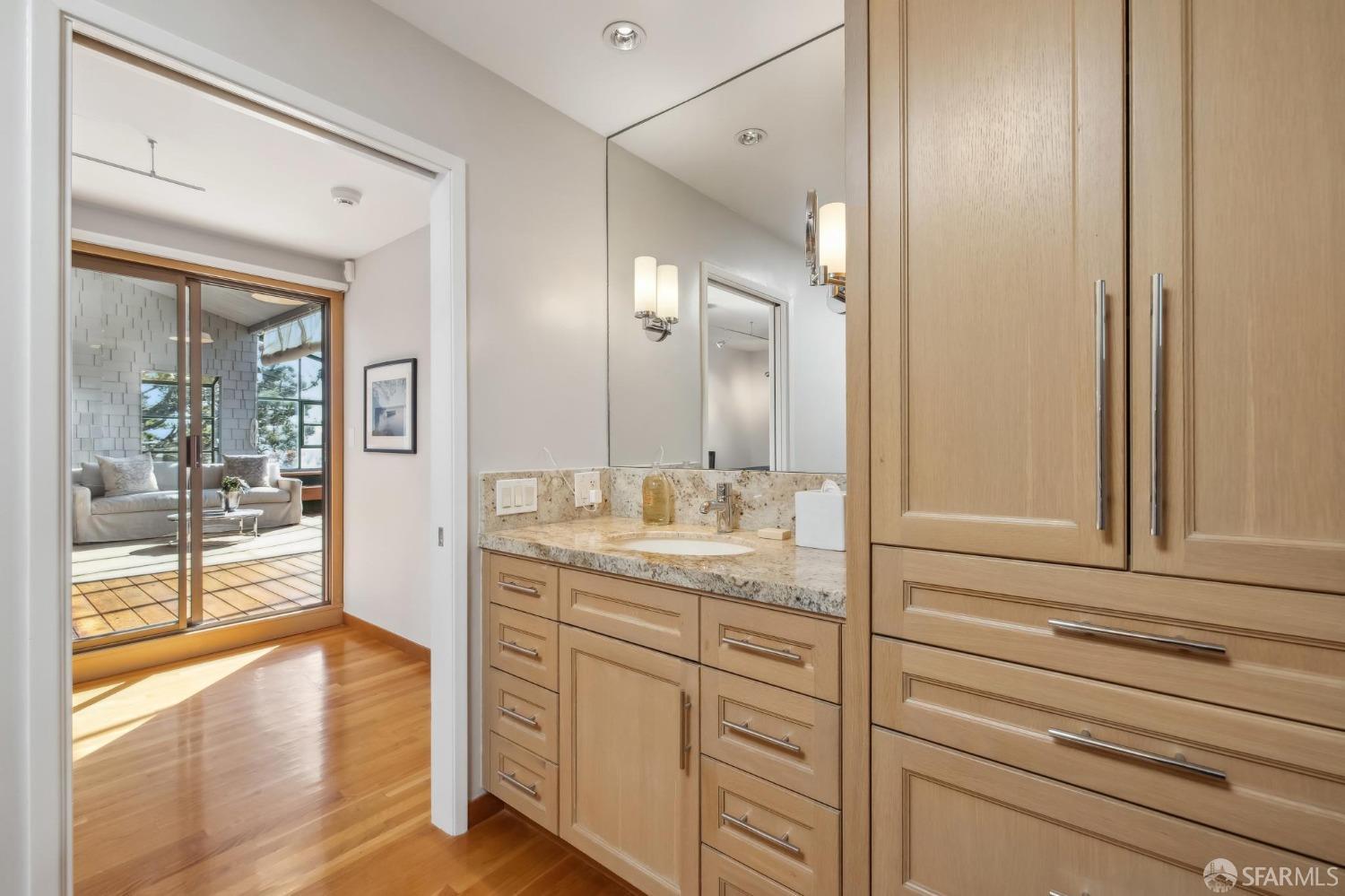 San Francisco, California 94131, United States, 3 Bedrooms Bedrooms, ,4 BathroomsBathrooms,Residential,Pending,4235