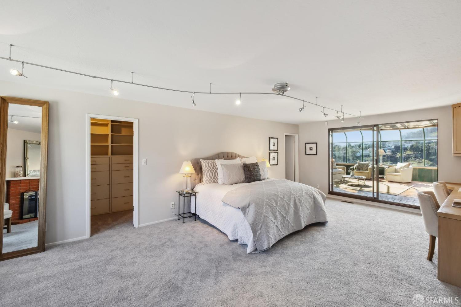 San Francisco, California 94131, United States, 3 Bedrooms Bedrooms, ,4 BathroomsBathrooms,Residential,Pending,4235