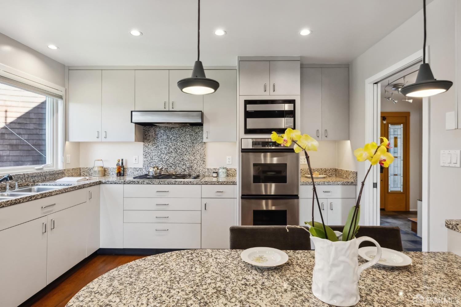 San Francisco, California 94131, United States, 3 Bedrooms Bedrooms, ,4 BathroomsBathrooms,Residential,Pending,4235