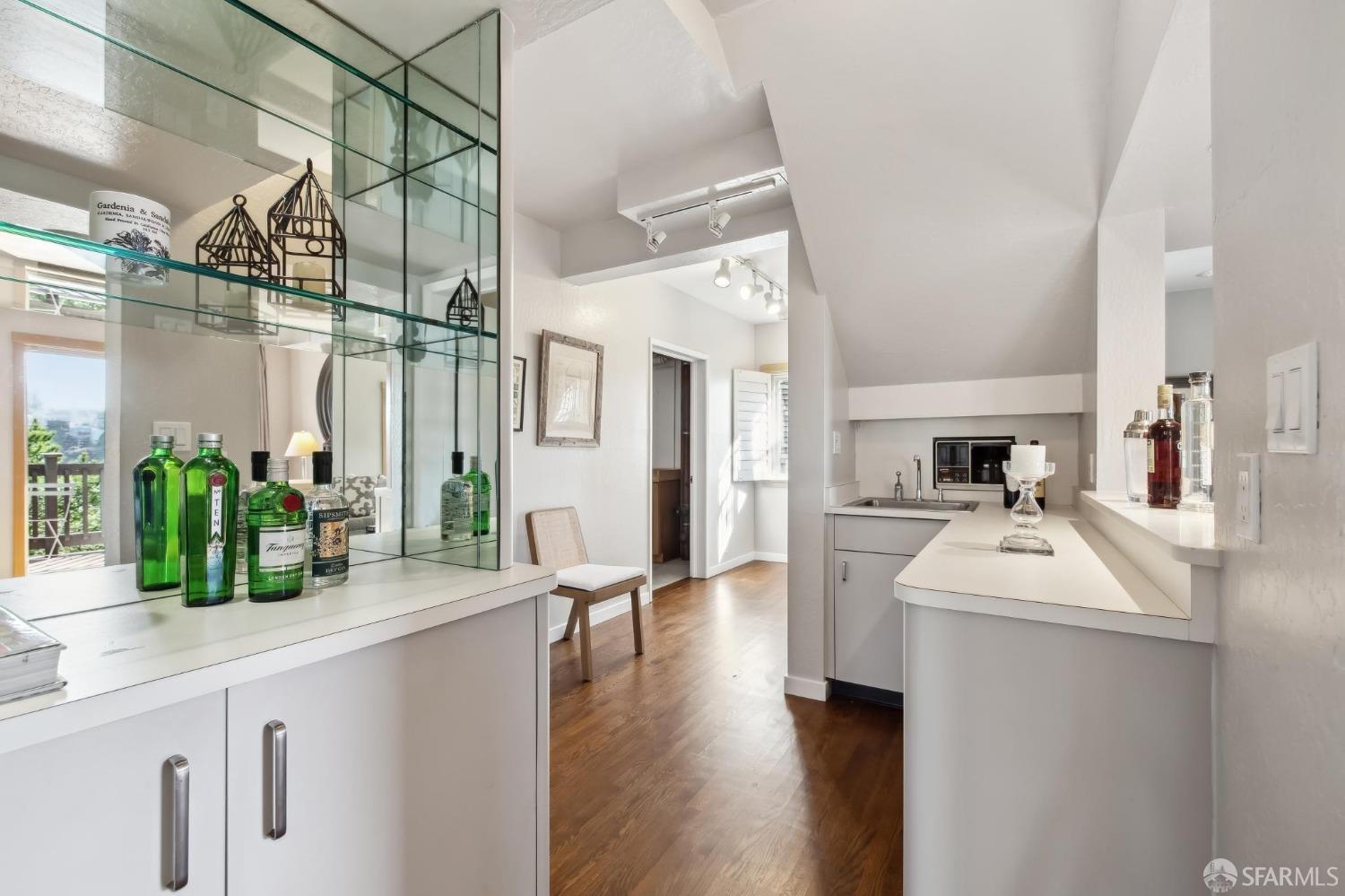 San Francisco, California 94131, United States, 3 Bedrooms Bedrooms, ,4 BathroomsBathrooms,Residential,Pending,4235