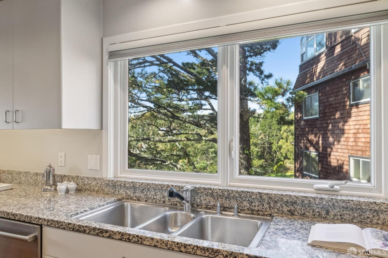 San Francisco, California 94131, United States, 3 Bedrooms Bedrooms, ,4 BathroomsBathrooms,Residential,Pending,4235