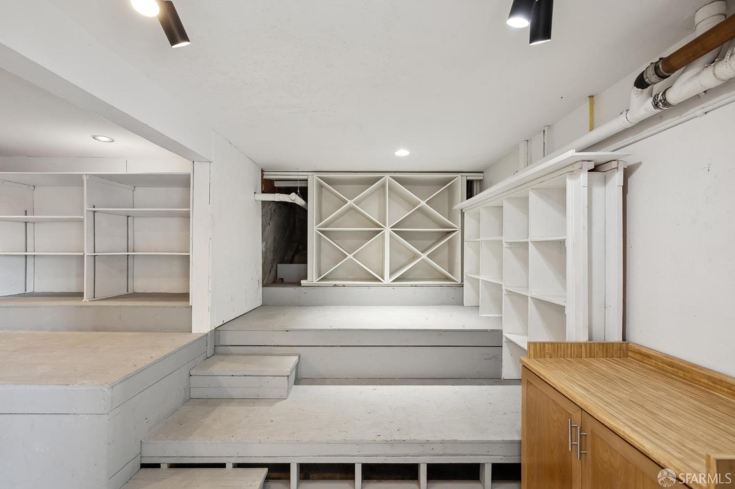 San Francisco, California 94131, United States, 3 Bedrooms Bedrooms, ,4 BathroomsBathrooms,Residential,Pending,4235