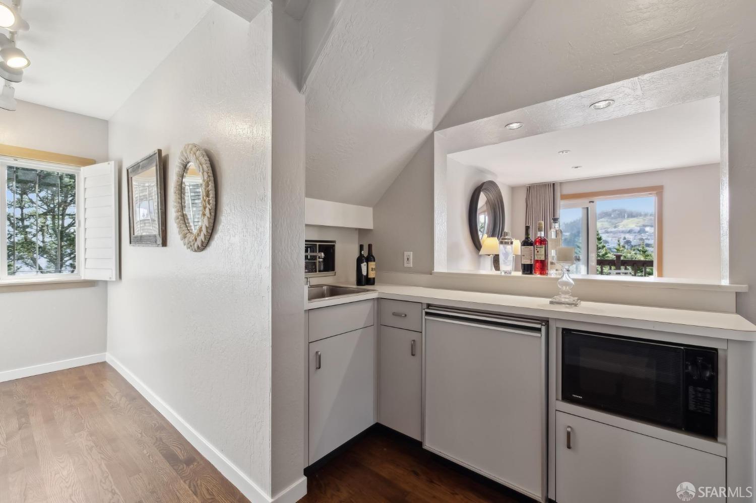 San Francisco, California 94131, United States, 3 Bedrooms Bedrooms, ,4 BathroomsBathrooms,Residential,Pending,4235