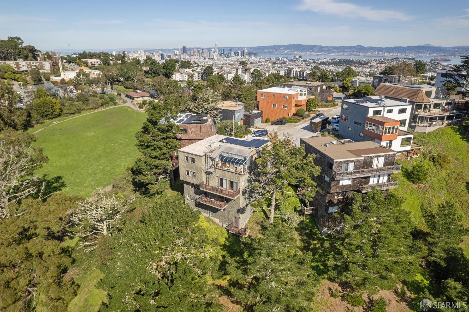 San Francisco, California 94131, United States, 3 Bedrooms Bedrooms, ,4 BathroomsBathrooms,Residential,Pending,4235