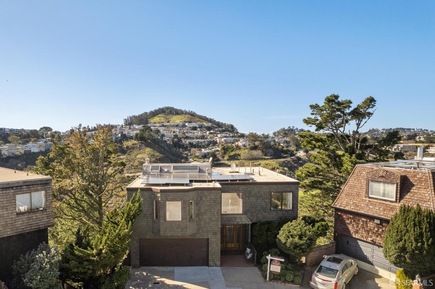San Francisco, California 94131, United States, 3 Bedrooms Bedrooms, ,4 BathroomsBathrooms,Residential,Pending,4235