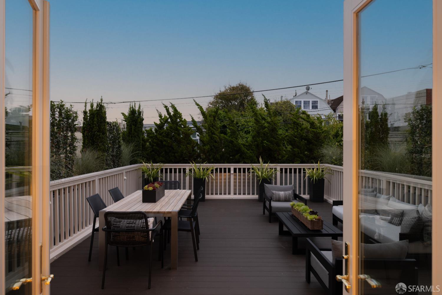 San Francisco, California 94118, United States, 4 Bedrooms Bedrooms, ,4 BathroomsBathrooms,Residential,Pending,180457